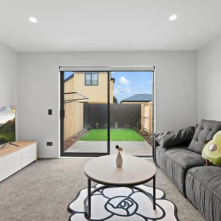 Lovely 2Br Home Close To Center